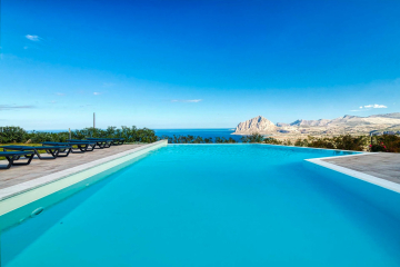 Hotel Trapani con piscina infinita panorámica sobre el Golfo de Cornino - Resort Venere di Erice 4 estrellas
