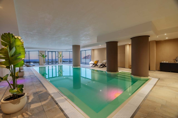 Piscina interior climatizada 30°C del SPA Aqva di Venere - hotel Trapani con centro de bienestar