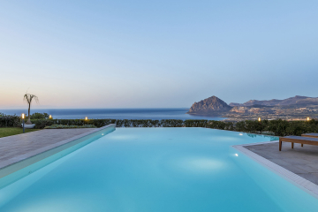 Zwembad met zeezicht in hotel in Trapani, West-Sicilië - Resort Venere di Erice