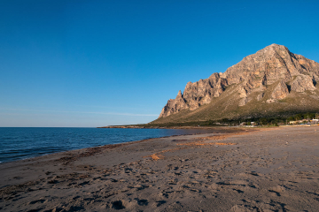 Baia Cornino: guida completa alla spiaggia tra mare cristallino e la natura del Monte Cofano - 1