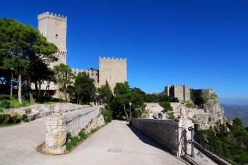 Erice in un giorno: itinerario a piedi tra storia e panorami